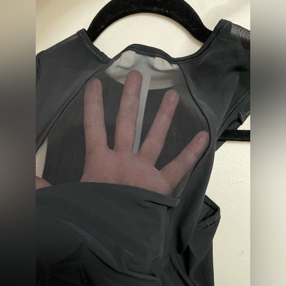 NWT Lululemon Sculpt Tank in Black Mesh Back Detail, Size 4 - Picture 7 of 7